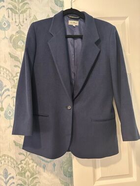 L.L. Bean Vintage Women'sr Dark Blue Single-Button Blazer. wool/cashmere blend.